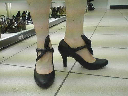 16P Feet of real girls in CFM shoes