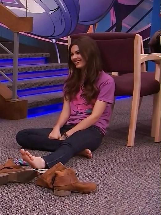 25P Victoria Justice's Beautiful Bare Feet