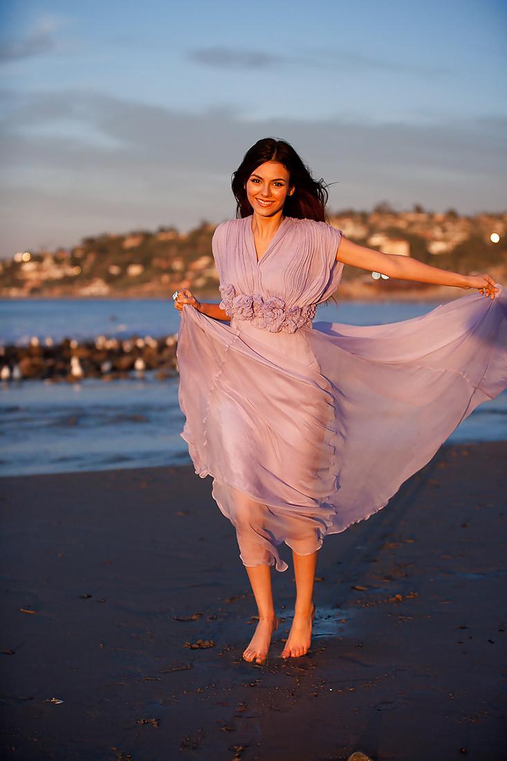 25P Victoria Justice's Beautiful Bare Feet