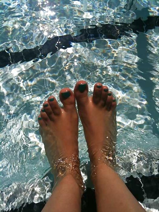 25P Victoria Justice's Beautiful Bare Feet