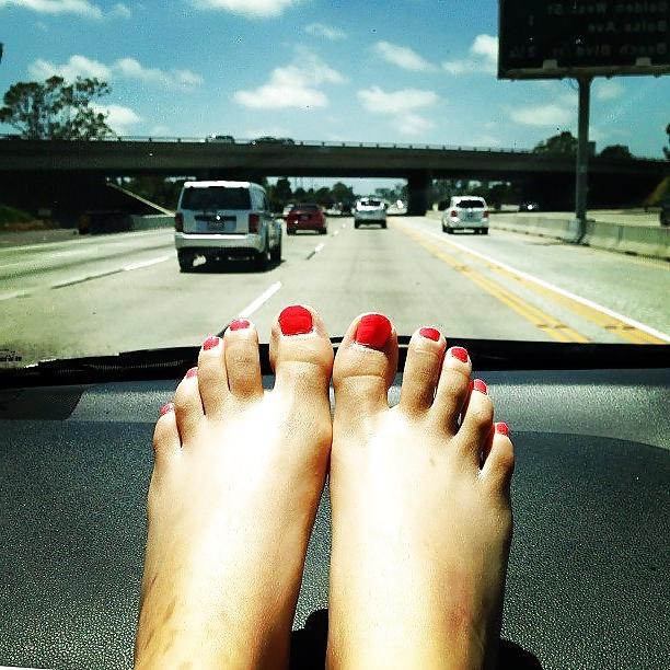 25P Victoria Justice's Beautiful Bare Feet