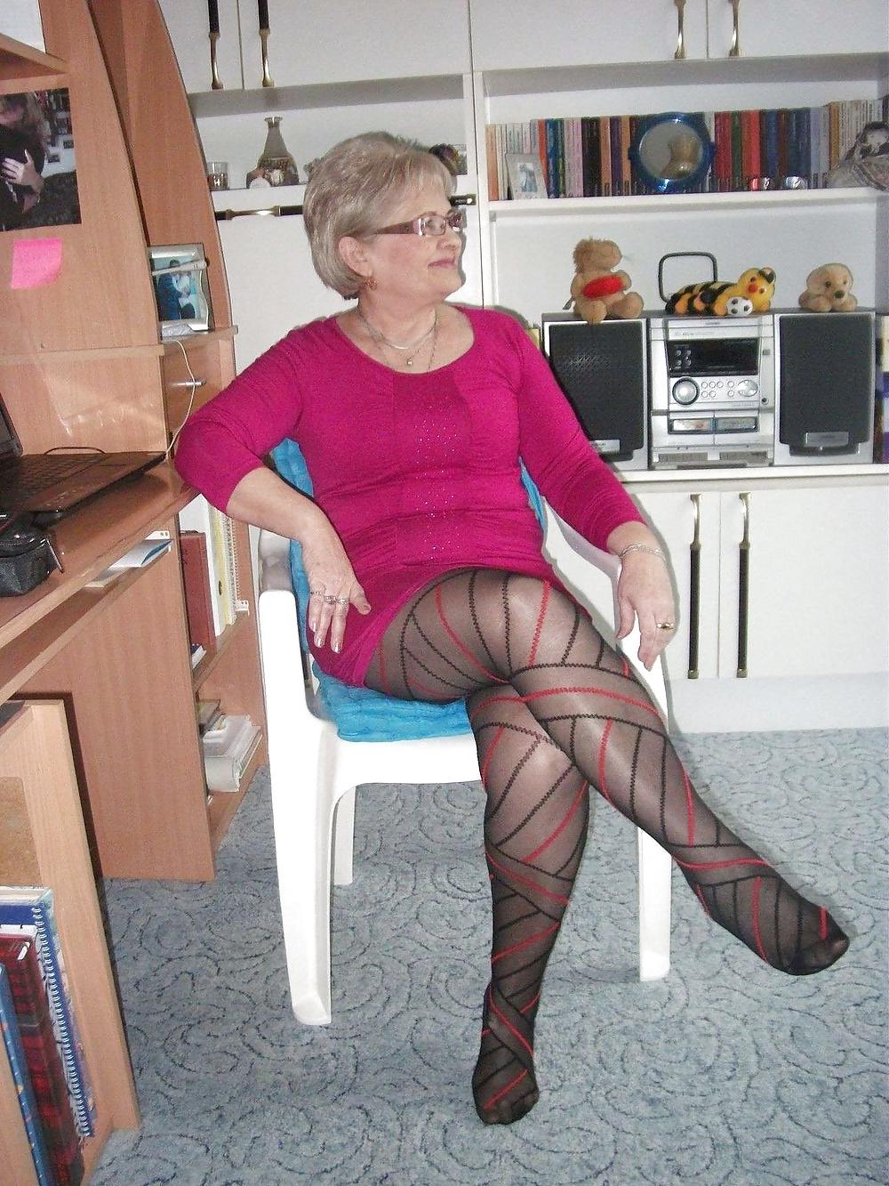 21P Hot Ladies In Glasses 21