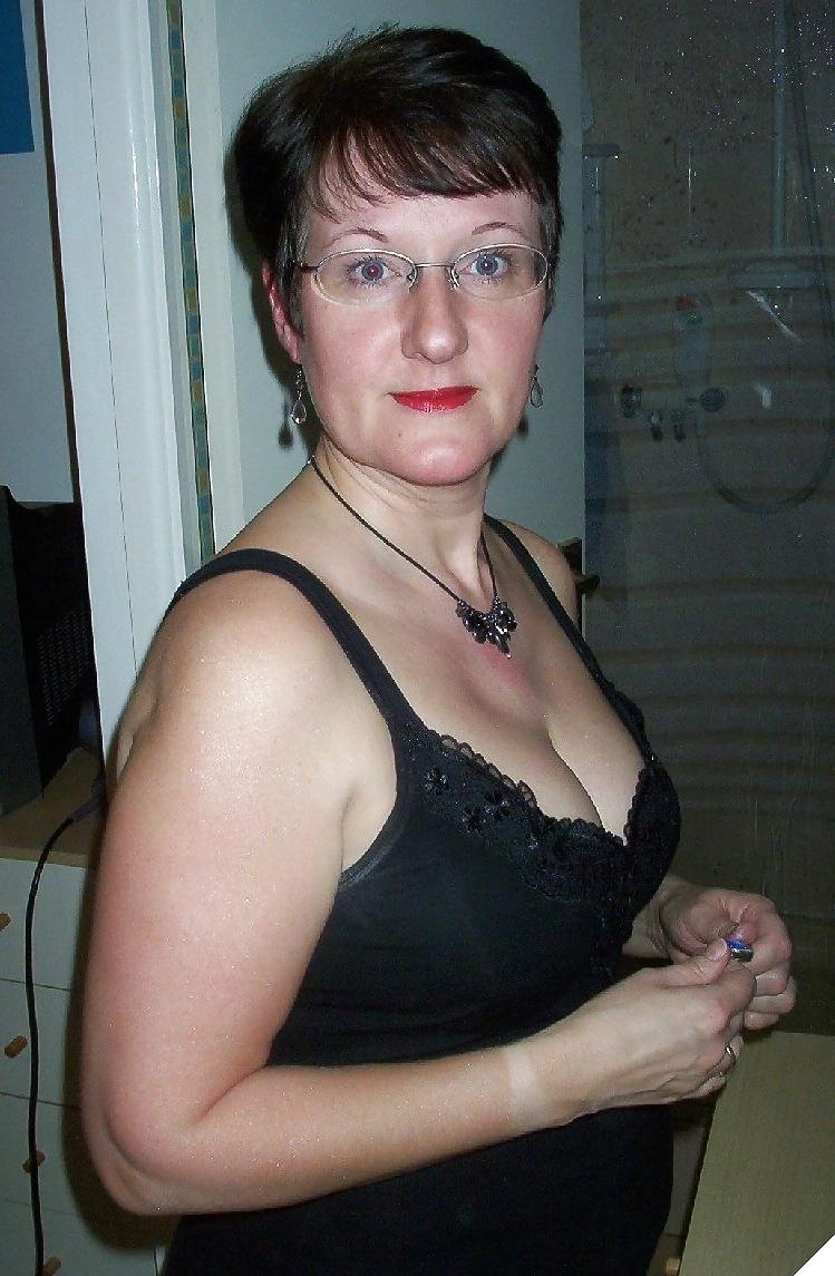 23P British MILF Wife Cindy