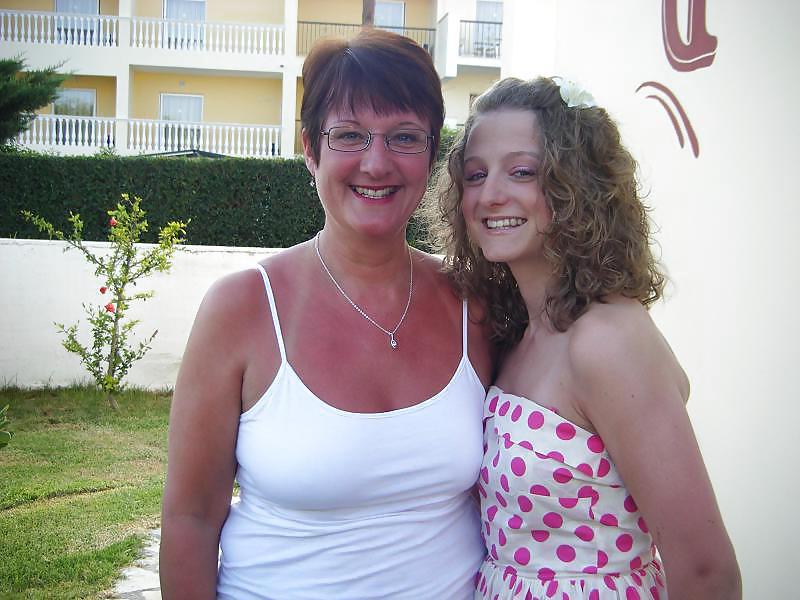23P British MILF Wife Cindy