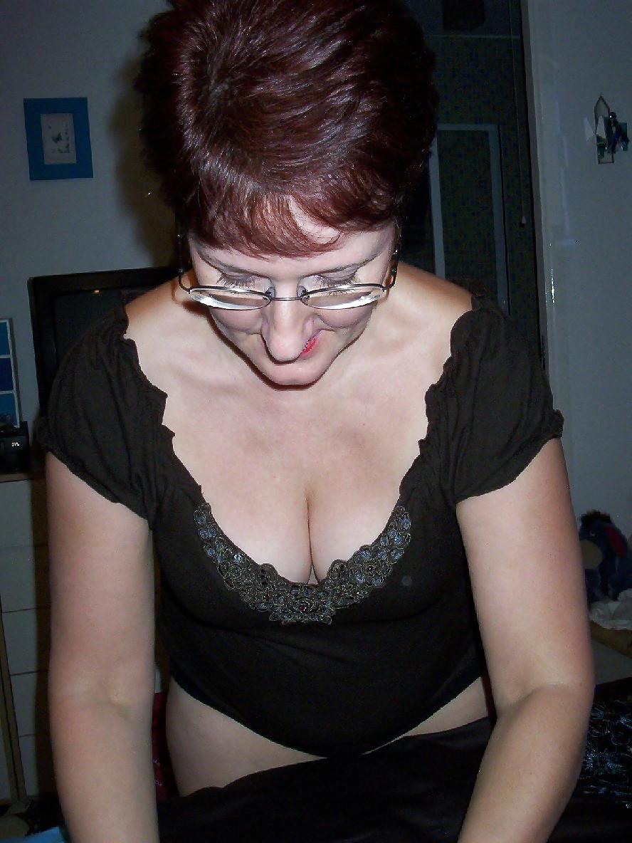 23P British MILF Wife Cindy
