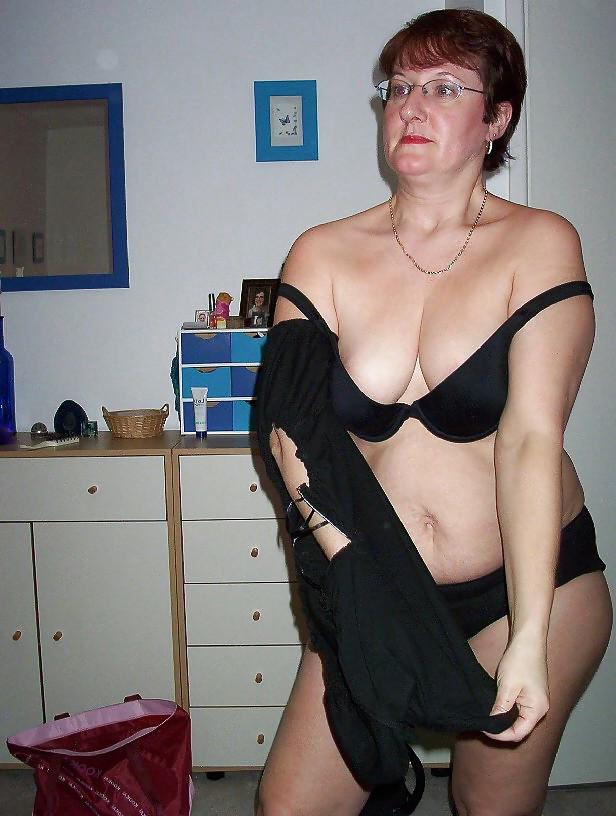23P British MILF Wife Cindy