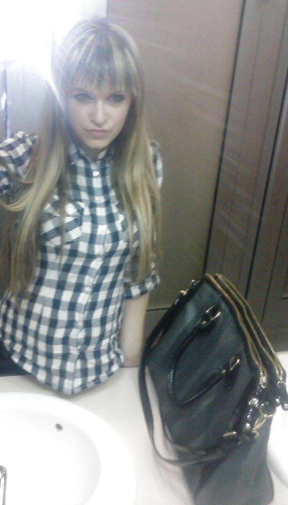 24P Biggest whore bitch and slut on this site (teen mom)