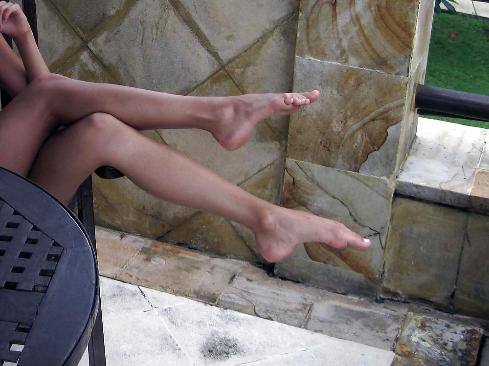 25P More feet and other parts of the female anatomy