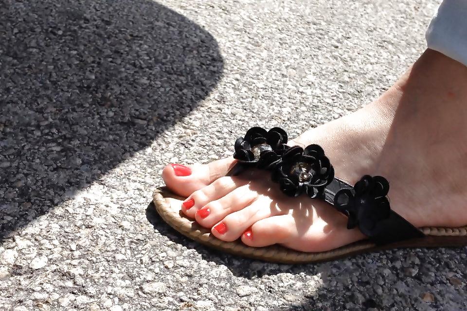 25P More feet and other parts of the female anatomy