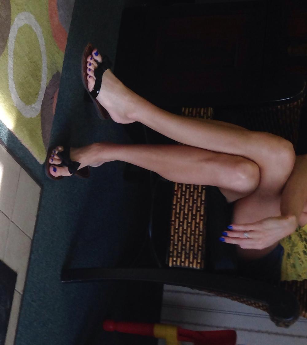 25P More feet and other parts of the female anatomy
