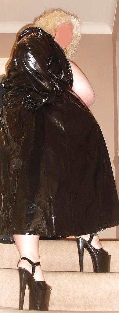 4P BUSTY BBW PVC HEELS 