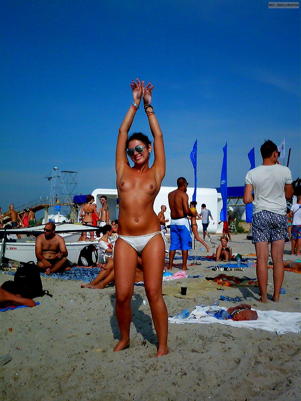 25P Topless Beach Wives and Girlfriends