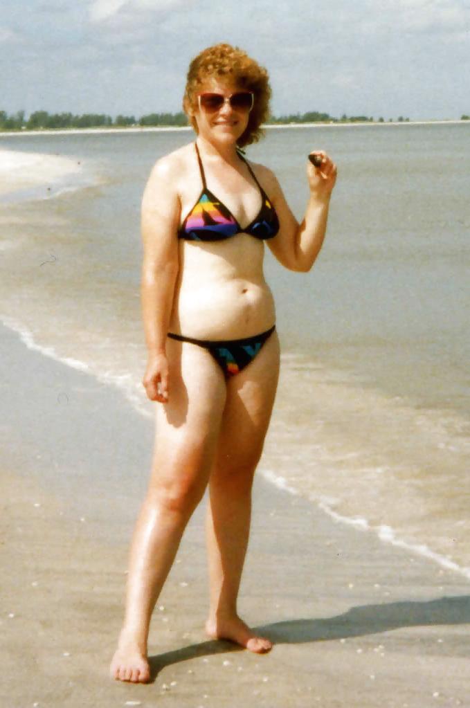 25P Topless Beach Wives and Girlfriends