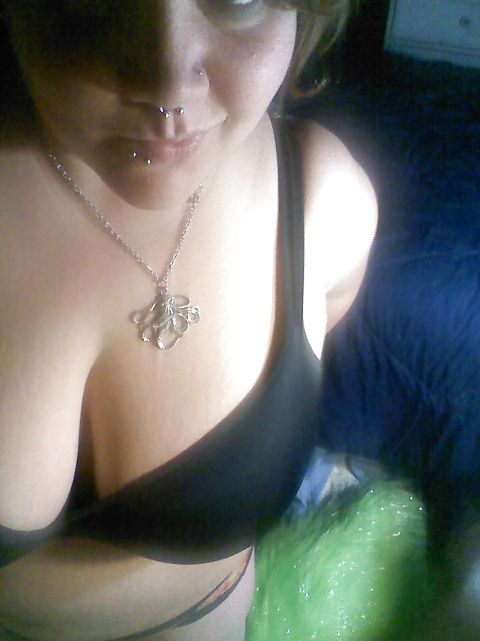 25P Fat Goth Girl