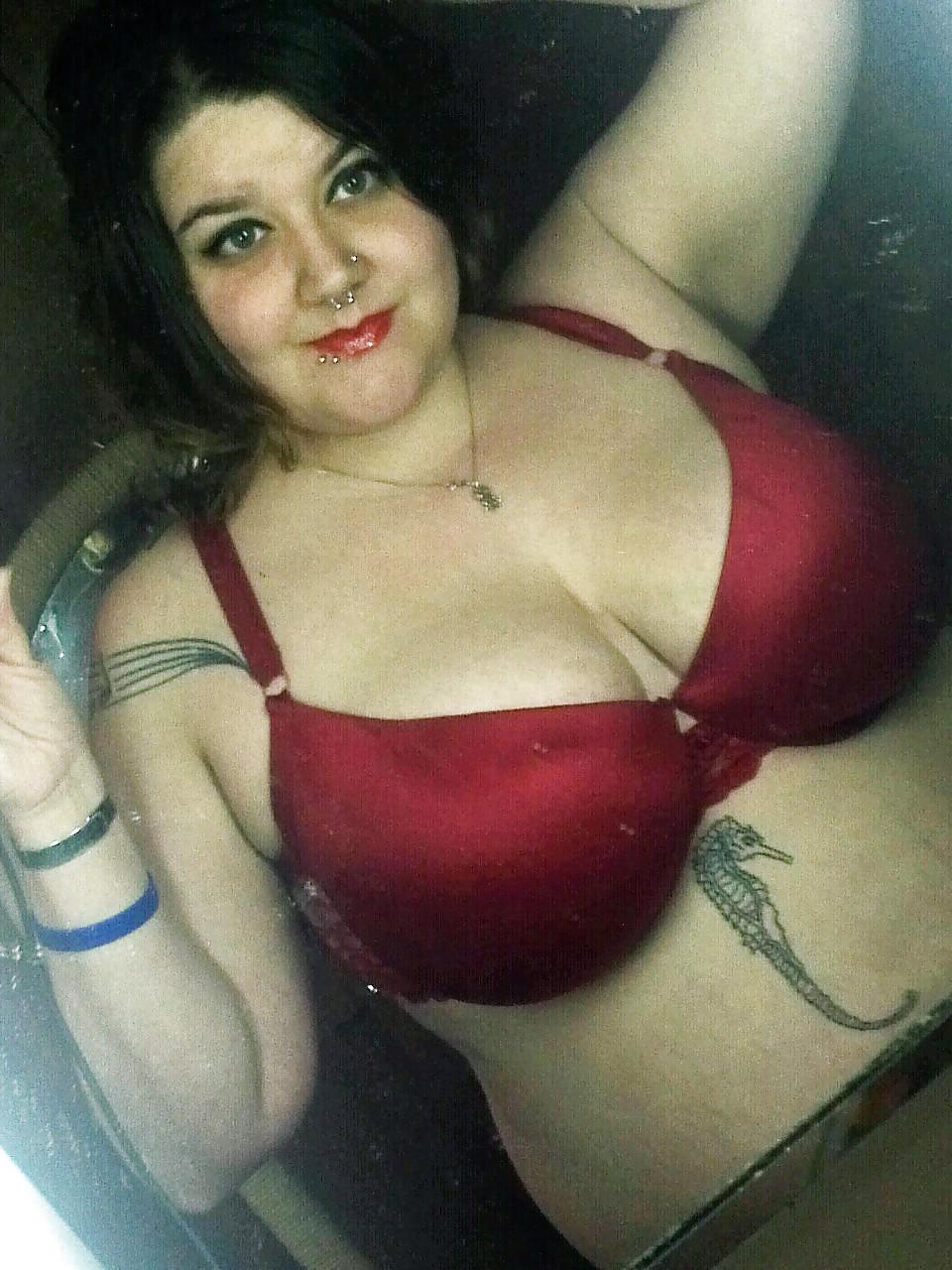 25P Fat Goth Girl