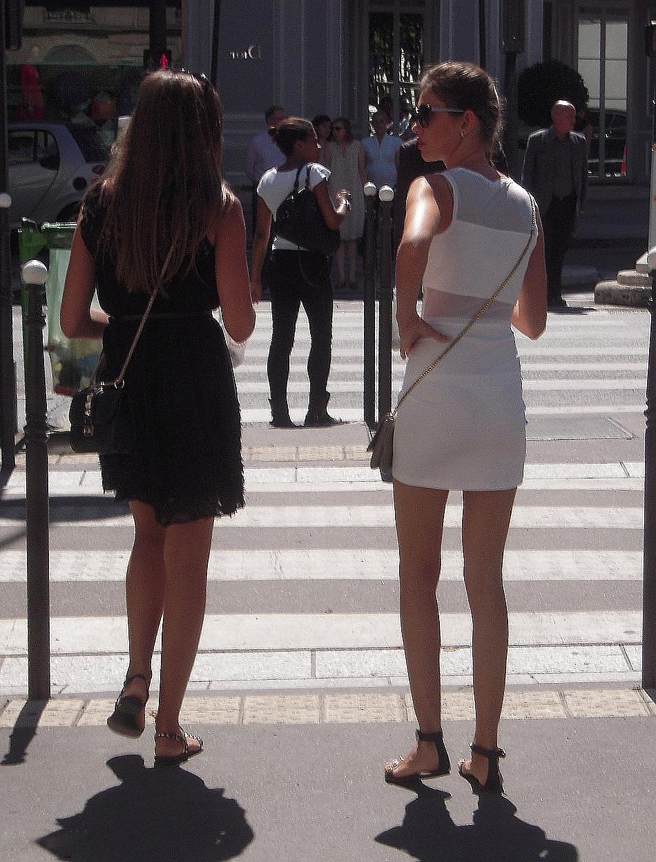 25P Voyeur Paris feet and ass
