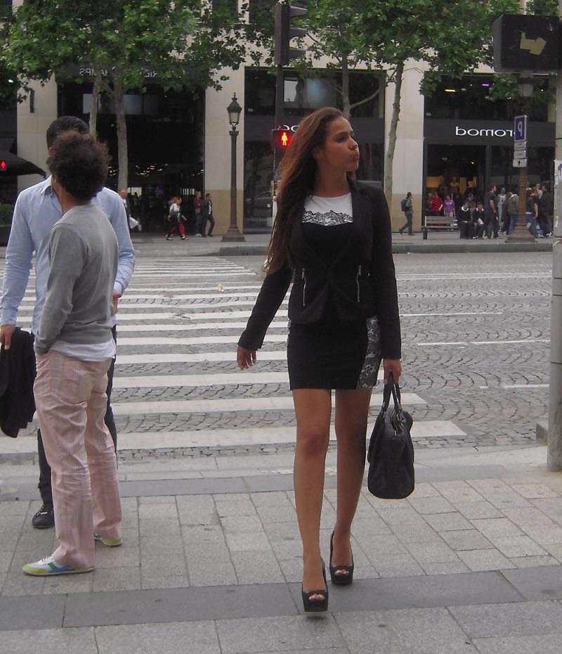 25P Voyeur Paris feet and ass