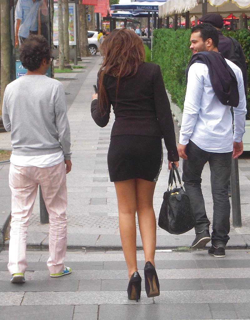 25P Voyeur Paris feet and ass