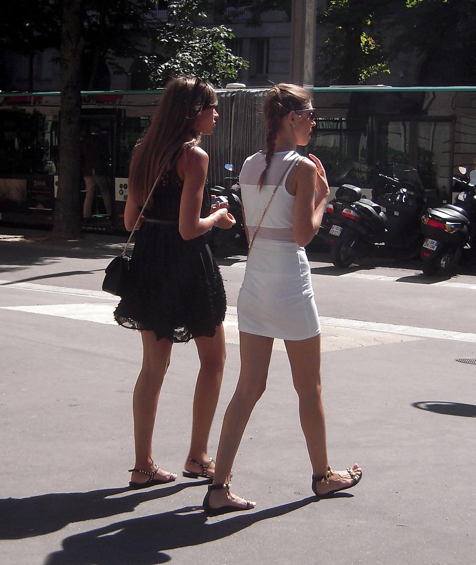 25P Voyeur Paris feet and ass