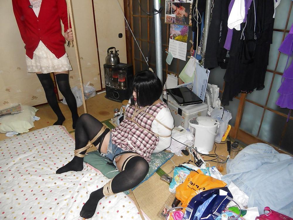 18P Rope play of fujiko with a apron