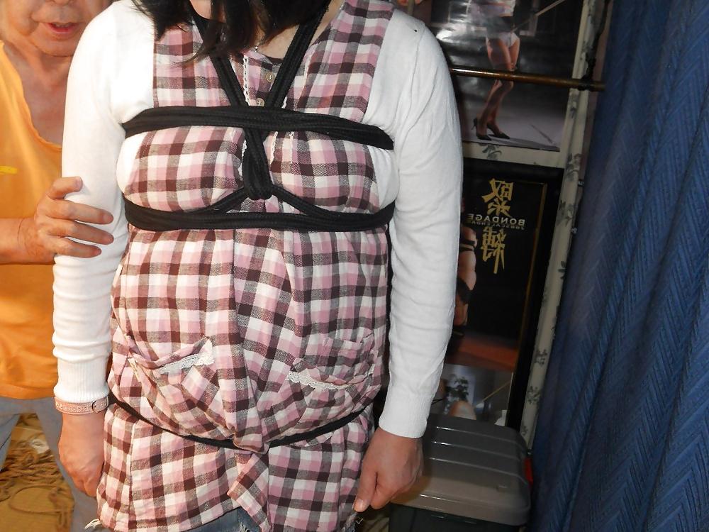 18P Rope play of fujiko with a apron