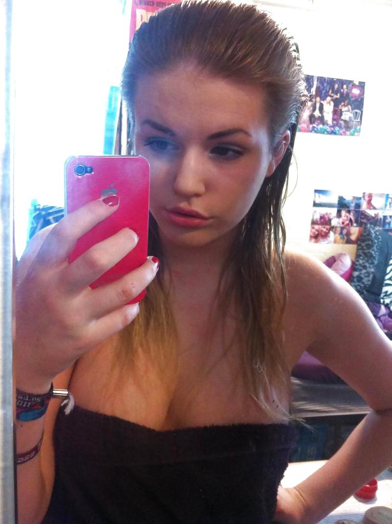 25P Busty blonde uk teen topless selfshots essex