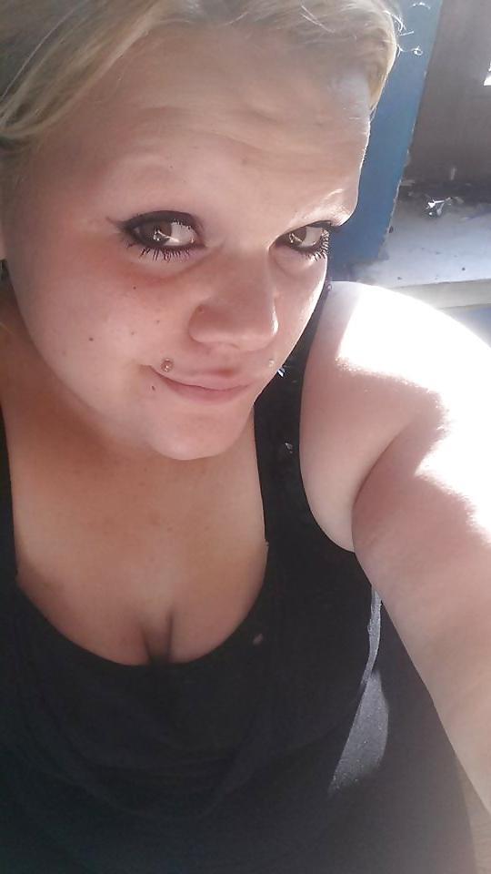 11P Wie würdest du diese saftige BBW-Schlampe ficken?