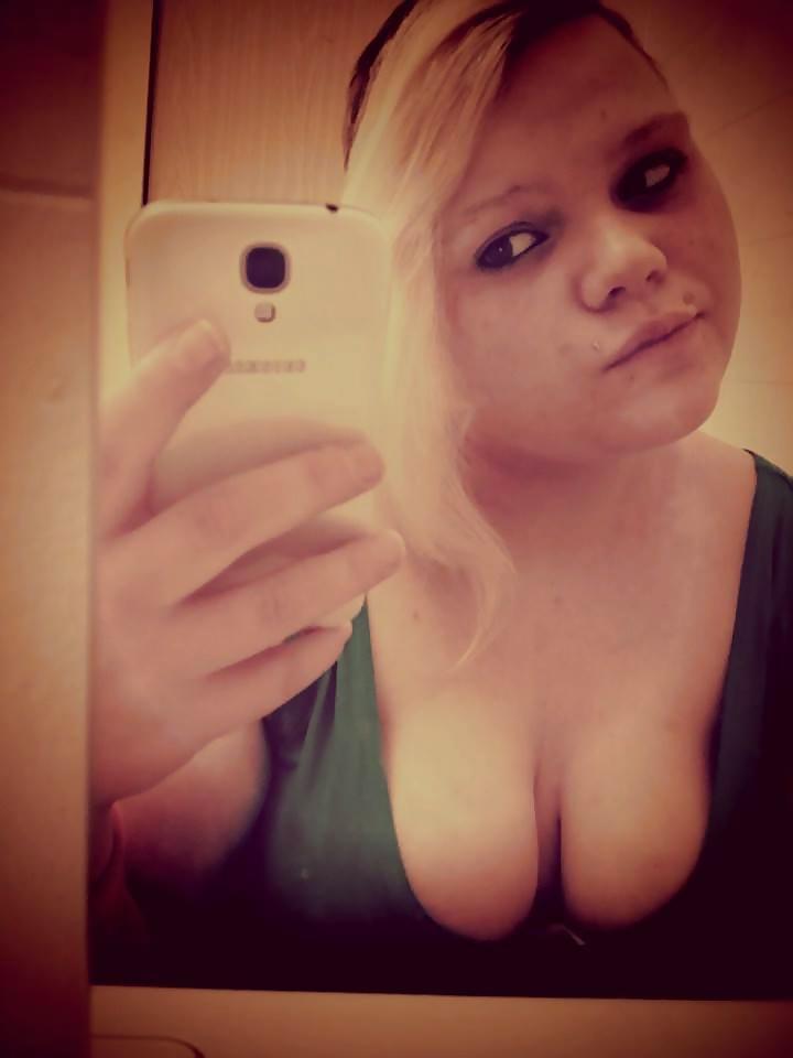 11P Wie würdest du diese saftige BBW-Schlampe ficken?