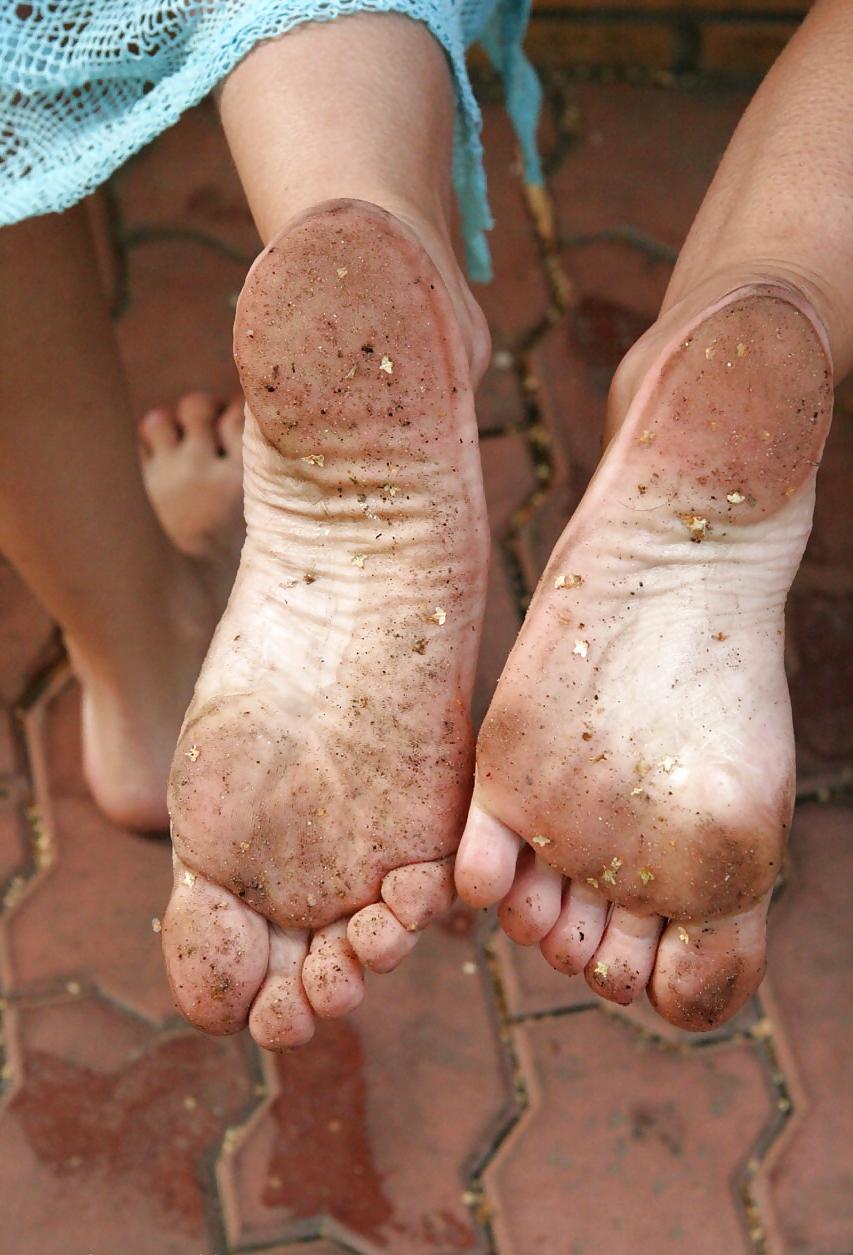 25P Mariana aka Subrina -  public feet