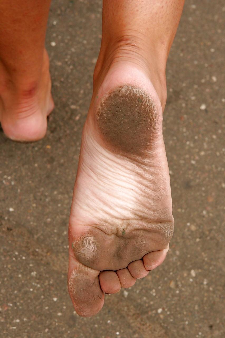 25P Mariana aka Subrina -  public feet