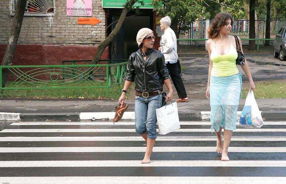 25P Mariana aka Subrina -  public feet