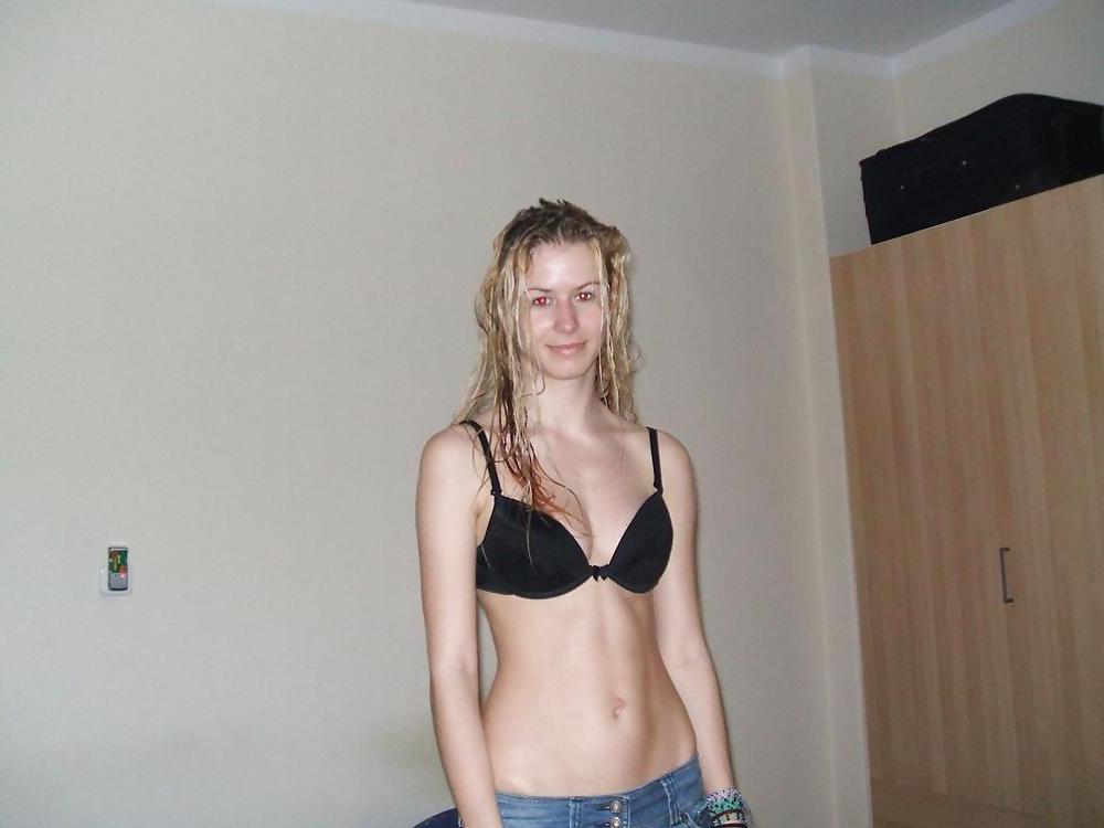 25P Hot Blonde Amateur Bitch ... !!!