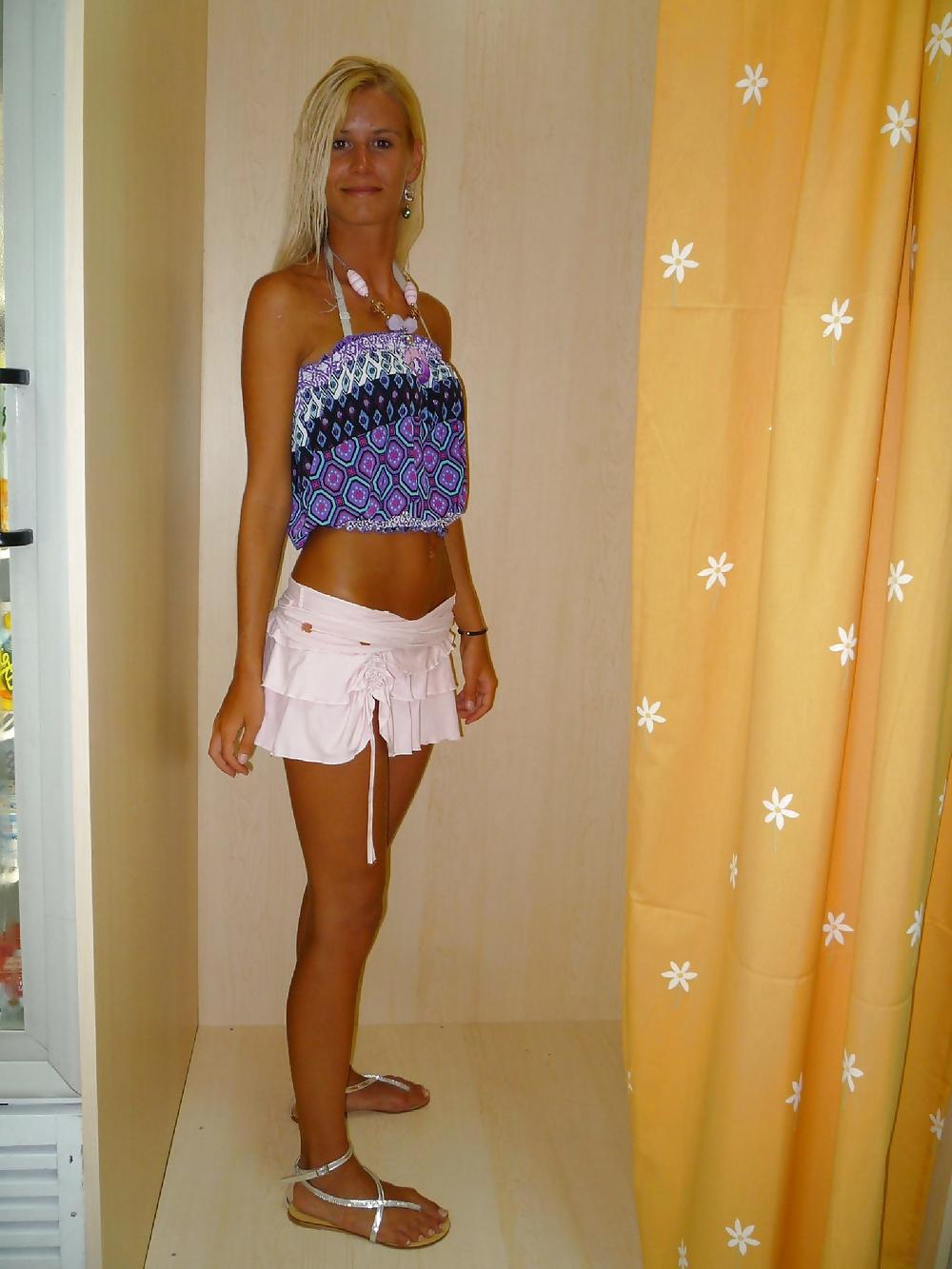 25P Hot Blonde Amateur Bitch ... !!!
