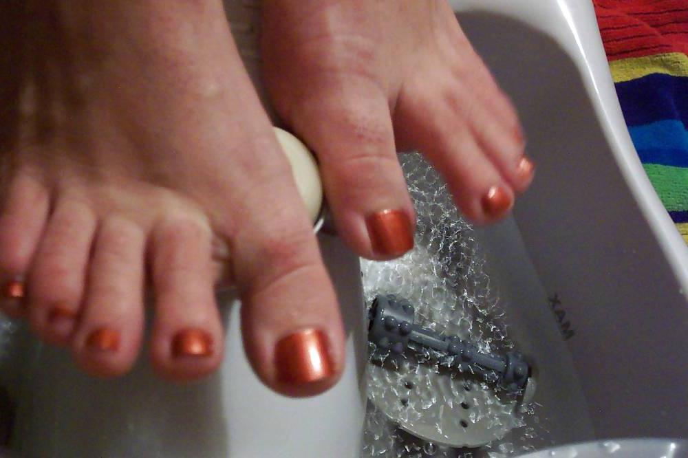 25P Feet toes cock