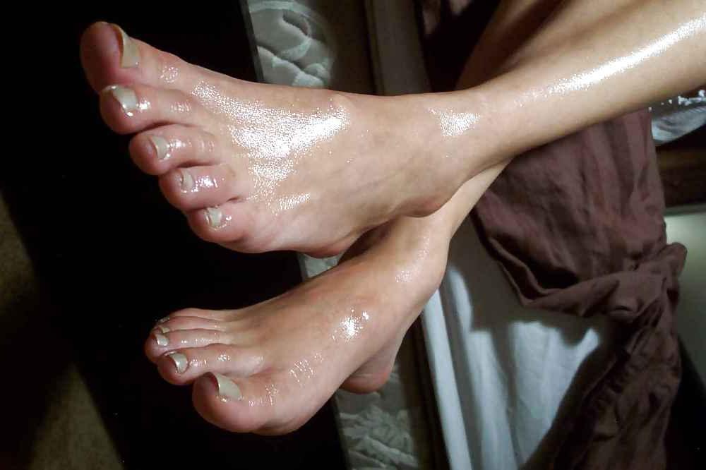 25P Feet toes cock