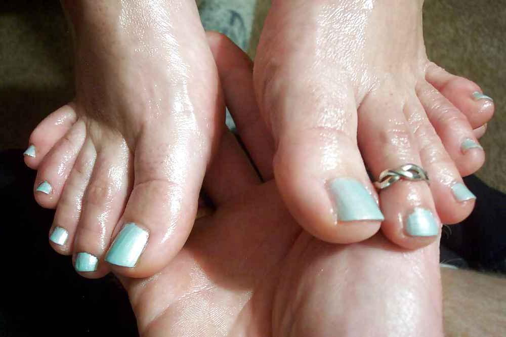 25P Feet toes cock