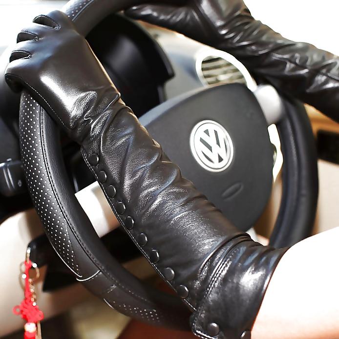25P Leather Gloves 1