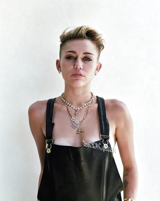 13P Miley Cyrus topless Outakes Rolling Stone