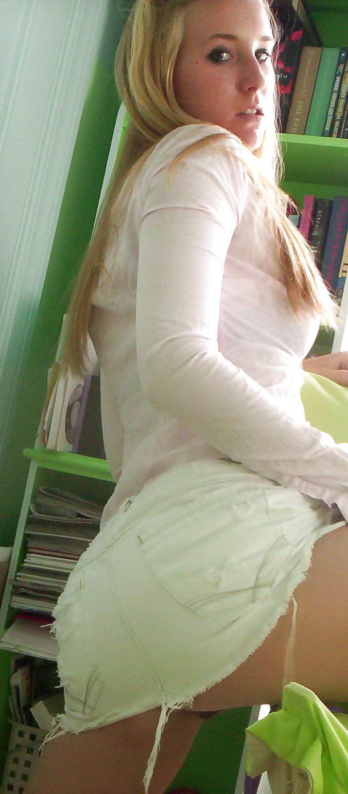 20P Cute Blonde Teen