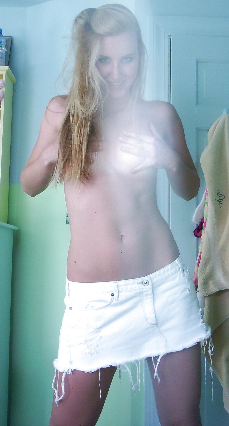 20P Cute Blonde Teen