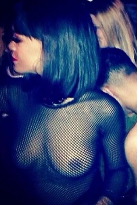15P RIHANNA TOPLESS AT FASHION PARTY
