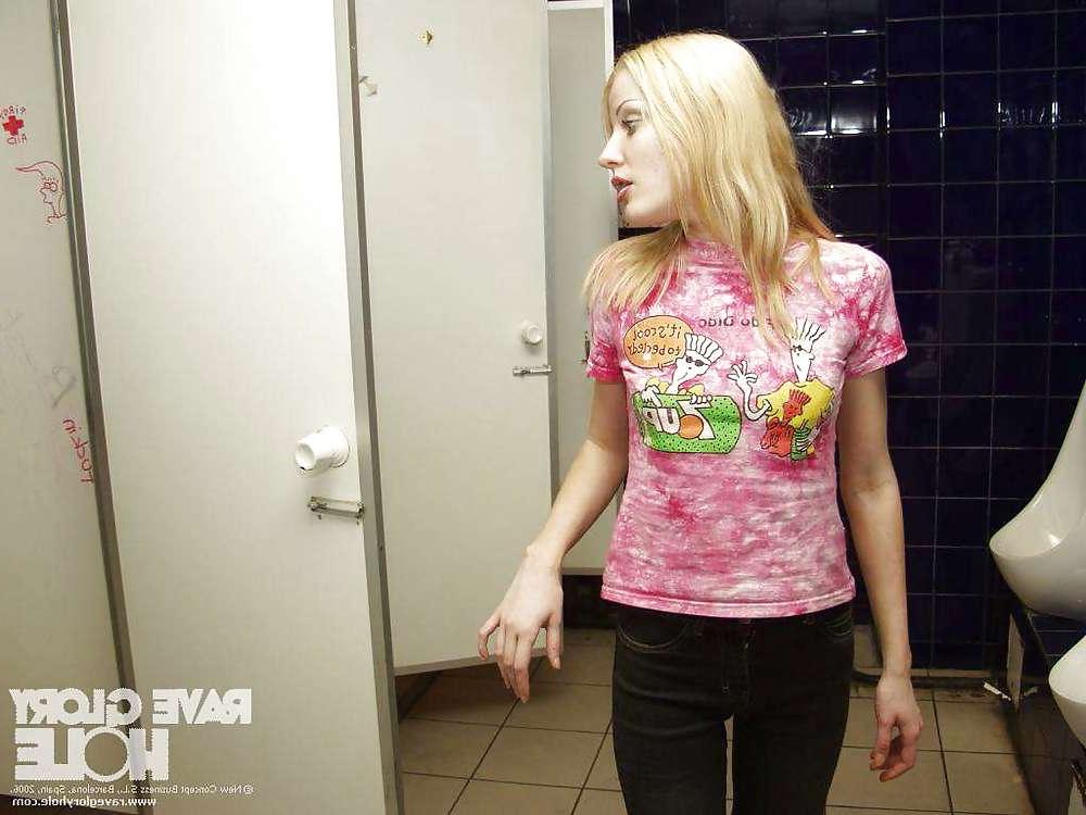 15P Hot-blonde-in-toilet
