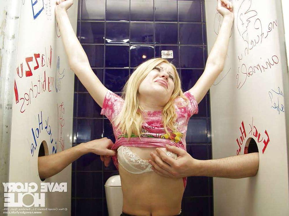 15P Hot-blonde-in-toilet