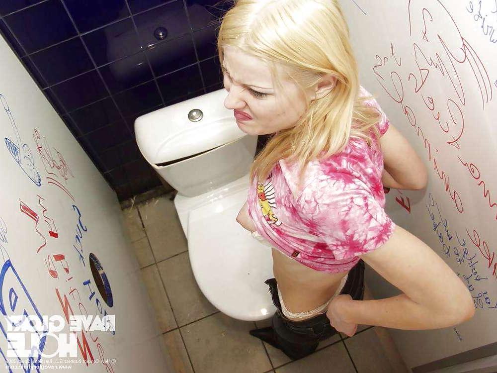 15P Hot-blonde-in-toilet