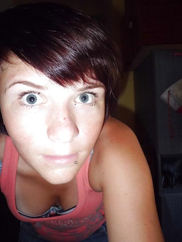 9P Cute teen downblouse