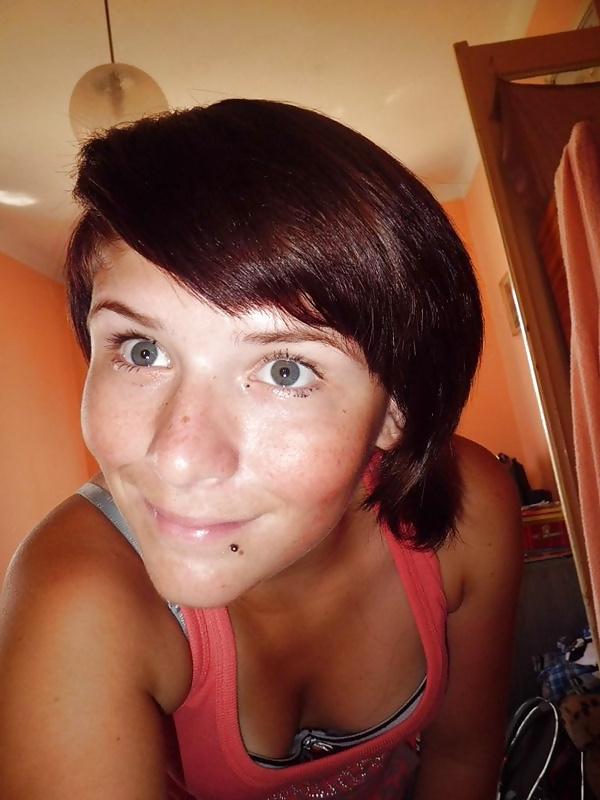 9P Cute teen downblouse