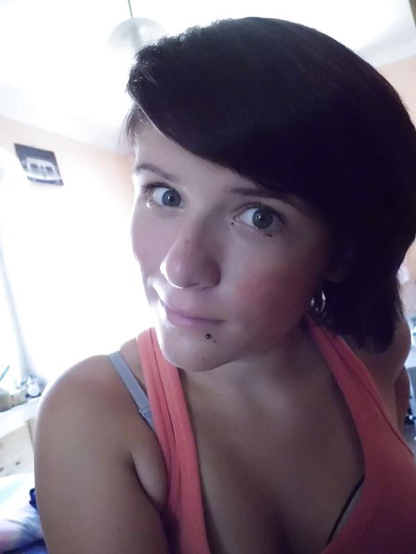9P Cute teen downblouse