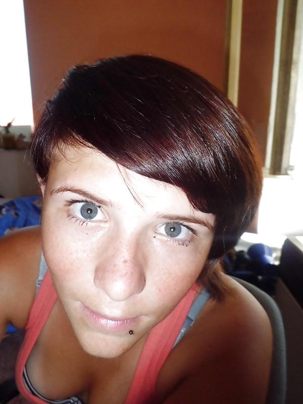 9P Cute teen downblouse