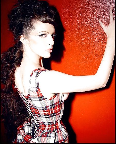 25P Emily Fetish Queen 2
