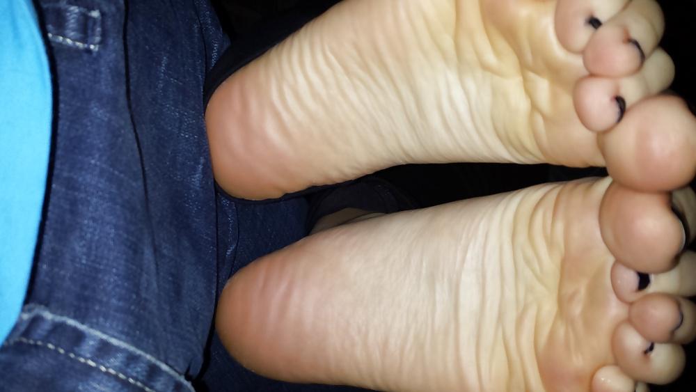 8P Cute feet play time :)